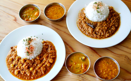 カレー 月とスパイス ミールスセット 冷凍パック カレー5種 180g×各1袋 ラッサム 150g バスマティライス 150g | オリジナルインドカレー 鹿沼市 栃木県
