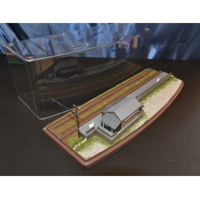 ふるさと納税 南箕輪村 Nゲージ専用鉄道模型展示台 木造駅舎 ケース付きD 【平面タイプ】
