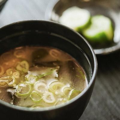 ふるさと納税 今治市 【のし付き】能島水軍ゆかり　2年熟成紅味噌プレミアムセット(赤巾着・化粧箱入り)【V003460N】 |  | 03