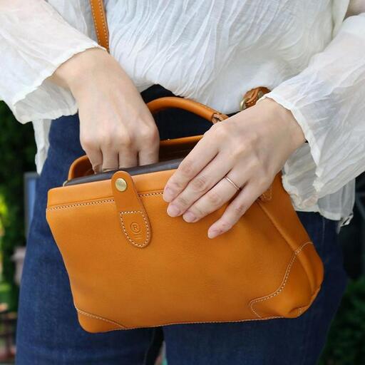 ＜カラー選択可能＞口枠ショルダーバッグ【福岡市内製造】 レッド