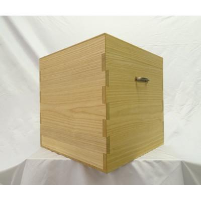 ふるさと納税 岸和田市 ラ・キャレ　総桐高級皮革バック収納箪笥　ナチュラル色 |  | 01