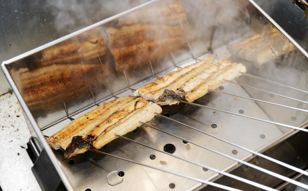 【職人手焼き】国産特大うなぎ白焼1尾(約170g前後)【国産 うなぎ 鰻 ウナギ 極上 白焼き 香ばしい 旨味 スタミナ 抹茶塩 山椒】(H097109)