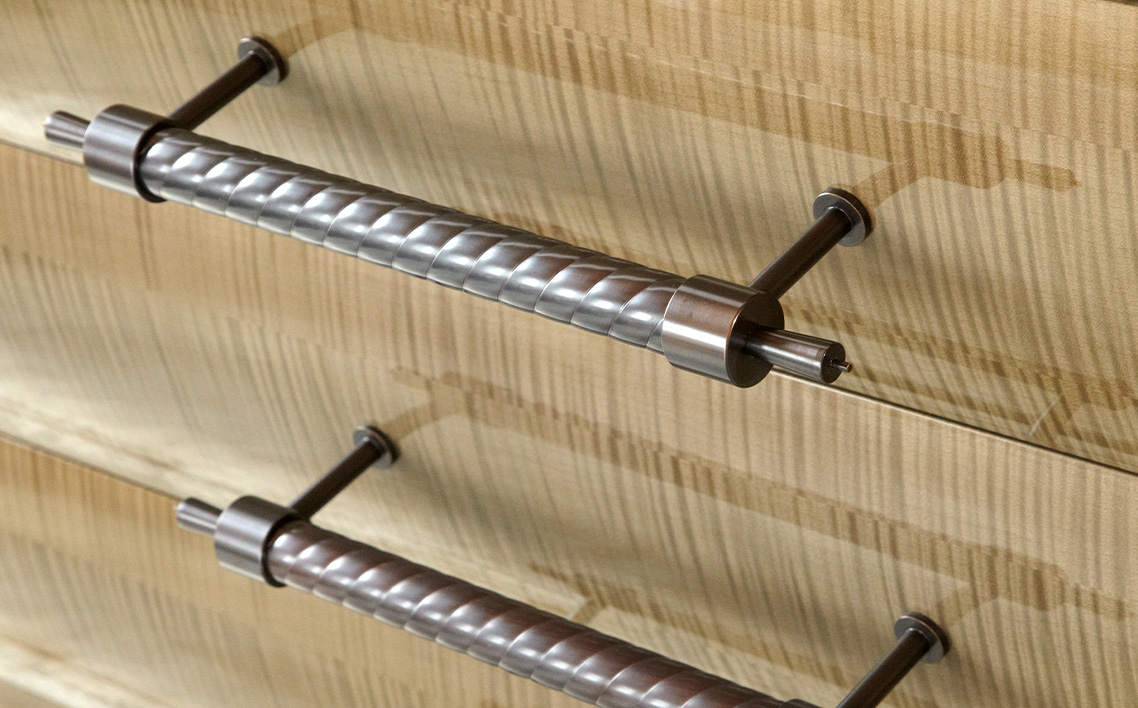 No.1156 Bi-Level Dresser