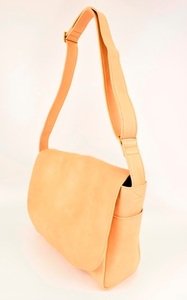 【minca】栃木レザーのショルダーバッグ01M 斜め掛け A4サイズ ソフトな手触り/Shoulder bag 01/M/タン(生成)　538