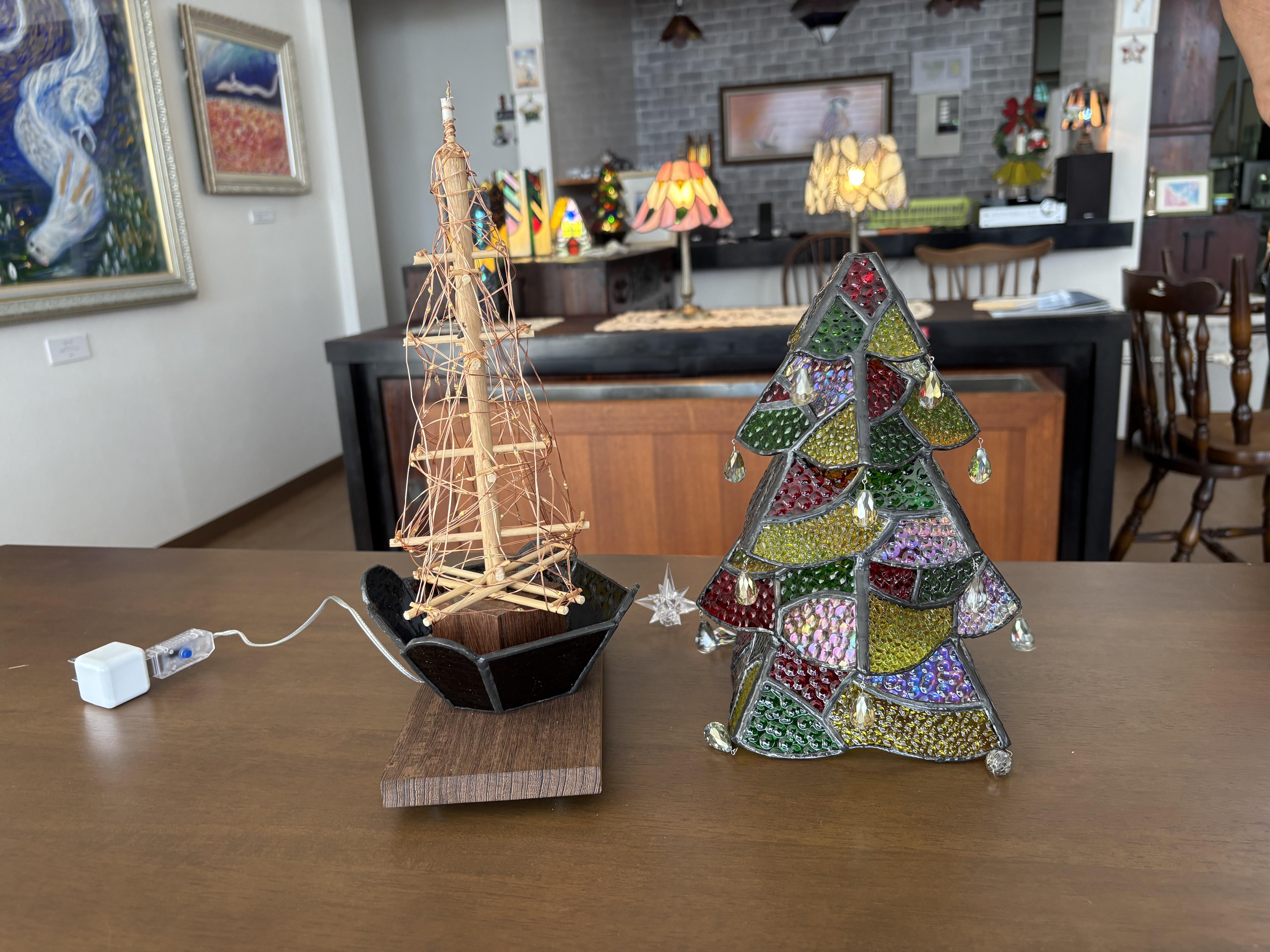 ステンドグラスランプ（クリスマスツリー）〈1個限定〉