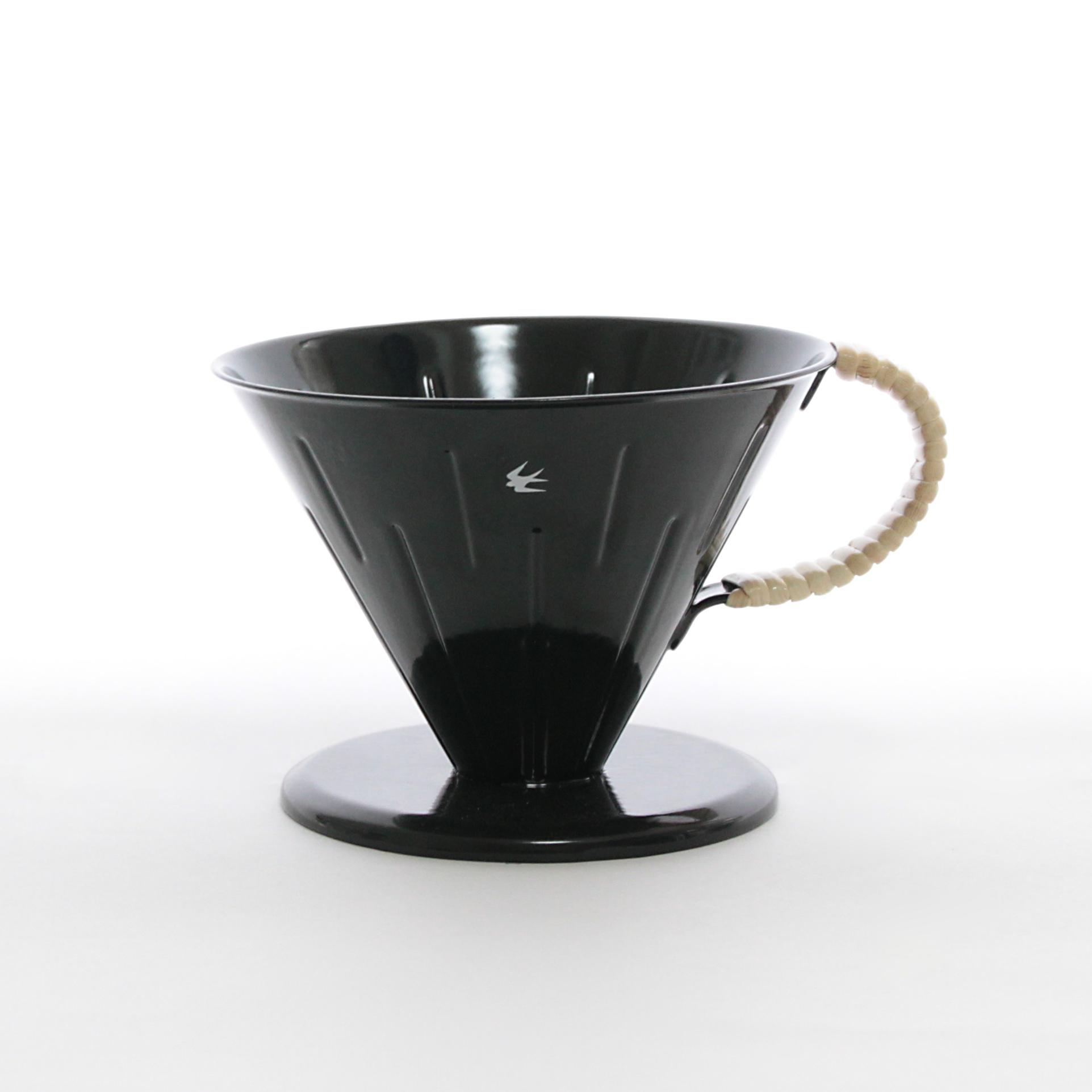 
グローカルスタンダードプロダクツ TSUBAME RATTAN Dripper 4.0サイズ (ブラック) FC017066【 GLOCAL STANDARD PRODUCTS ツバメラタン コーヒー ドリッパー ハンドドリップ ステンレス 琺瑯 ホーロー 日本製 新潟県 燕市 燕三条 】
