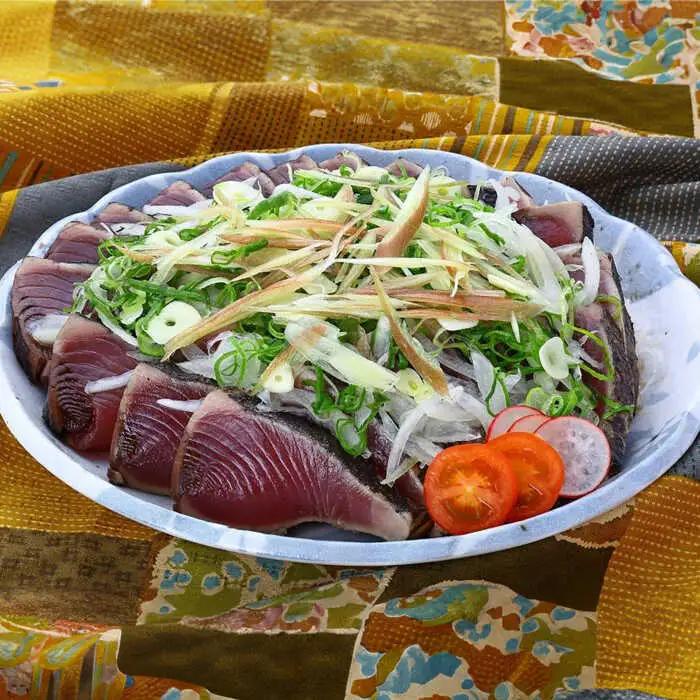 【3回定期便】明神水産 藁焼き鰹 (カツオ) たたき1節  総計約900g / かつお カツオ かつおたたき カツオたたき かつおのたたき カツオのたたき[ATAF107]