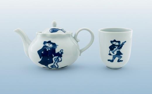 
                  佐賀県で暮らす児童養護施設のこどもの就労支援協力企業「しん窯」の有田焼ハーモニーー輪花ポット・ロック湯呑（小）セット
                