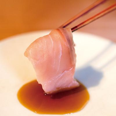 ふるさと納税 小浜市 トロ並み若狭サーモン昆布締めと子供の小鯛のみで作る小鯛笹漬け『匠』の詰め合せ孫兵衛の女将の推奨の逸品 |  | 02