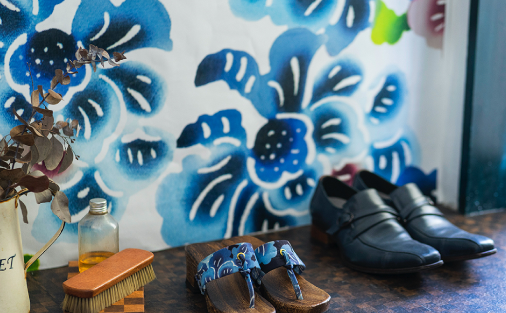 紅型壁紙 2m CUORE.white クオーレホワイト | 紅琉 BINRYU アラヤプランニング株式会社 | 沖縄 伝統工芸 びんがた 紅型 | 防炎 抗菌 壁紙 | テキスタイル インテリア モ