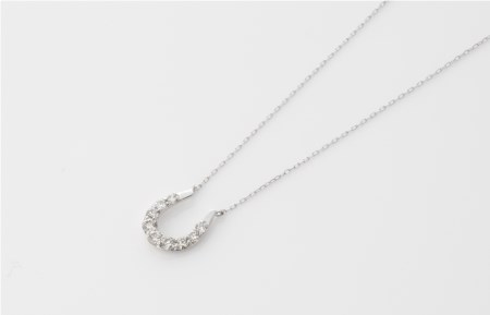 アルカンシェル K18WG ダイヤ馬蹄ペンダント（計 0.2ct）