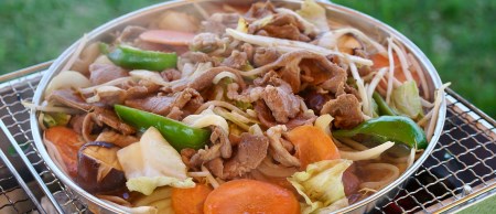 鶴居村 手ぶらでキャンプつるいジンギスカンと朝食セット（1名様）(キャンプ アウトドア 2食付き 手ぶらで安心 ジンギスカン 釧路の隣 釧路空港 から近い 北海道 ふるさと納税 ふるなび  ）