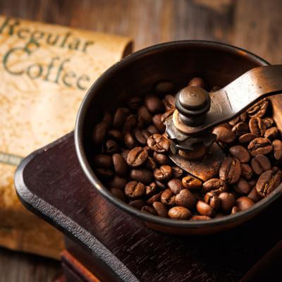 ふるさと納税 釧路町 【毎月定期便】ブレンドコーヒーセット<豆150g×3個セット>全6回 |  | 01