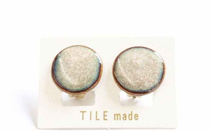 
            【美濃焼】 黄緑むら タイル イヤリング 直径20mm 瑞浪市 / TILEmade タイル アクセサリー ハンドメイド [AZCD027]
          