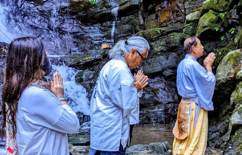 【特別企画】犬鳴山・七宝瀧寺 脚のお滝修行体験＋参道パワースポット解説書付き（2名様） 099H2079_イメージ2
