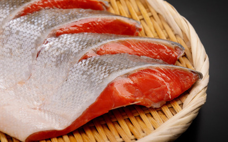 朝食セット 天然新巻鮭＆紅鮭切身 各5切と網走湖産しじみ貝 2kg ABE116 | 鮭 しじみ