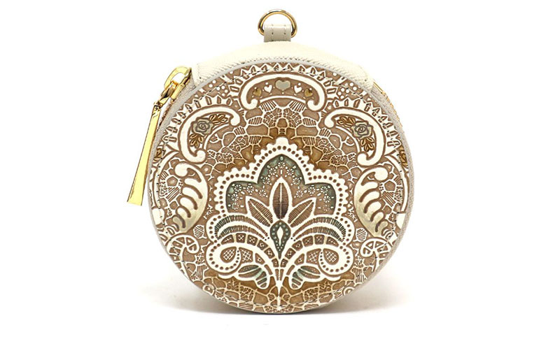 【文庫屋大関】マカロンポーチ アンティークレース＜オリーブ＞【皮革工芸品】 ポーチ ミニポーチ 小物入れ アクセサリー入れ イヤホン入れ 収納 保管ケース 手のひらサイズ  本革 革 皮革 工芸品 工芸 雑貨 ギフト プレゼント 日本製 東京