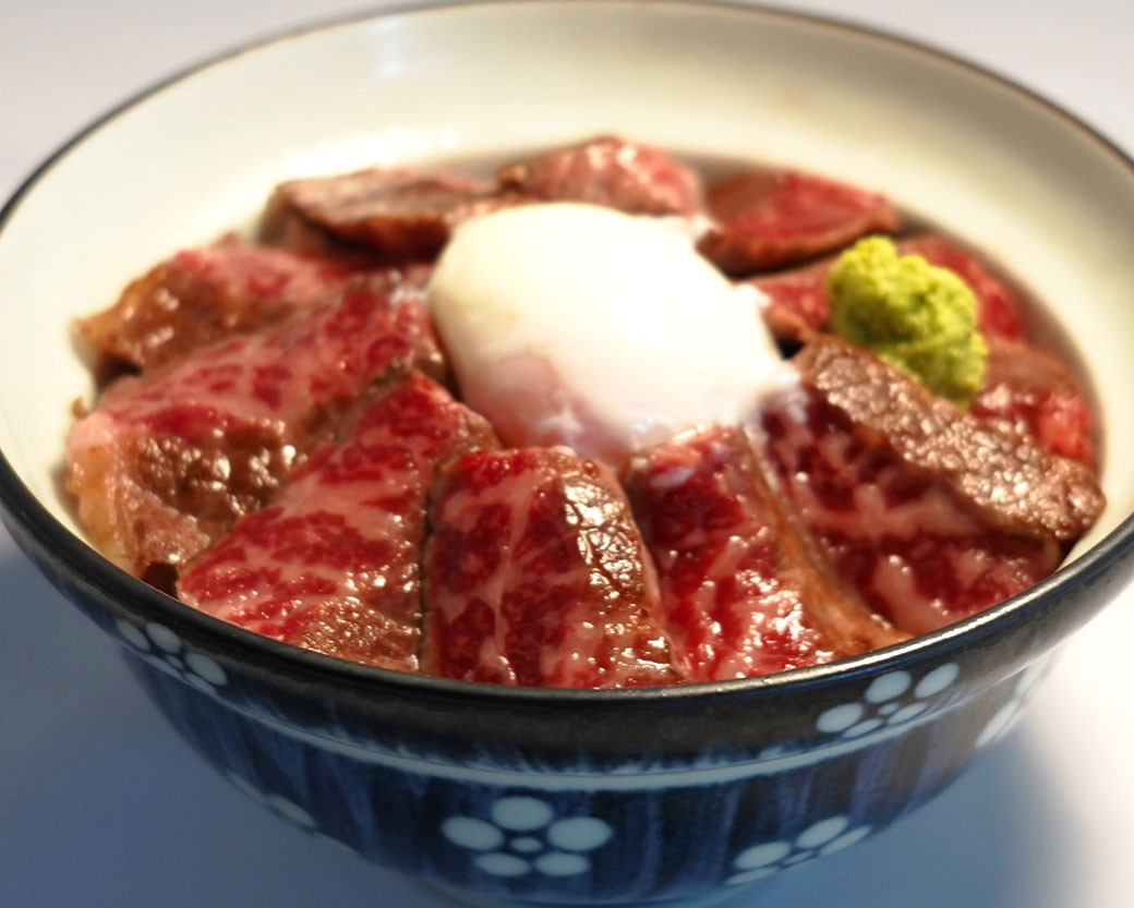 
            阿蘇あか牛丼 2個 肉 お肉 牛肉 あか牛 ローストビーフ丼 ローストビーフ 食品 贈り物 贈答品 プレゼント グルメ 熊本県 水上村 阿蘇 冷凍
          