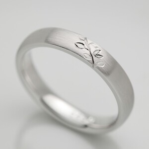 植物の生命力を感じるシンプルなプラチナメンズリング　FRU043M