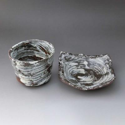 ふるさと納税 玄海町 【唐津焼】中川自然坊窯　刷毛目唐津　蕎麦猪口、たたら銘々皿セット【A090】