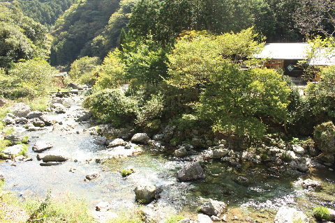 山奥に佇むクラフトビール醸造所でBBQを楽しむプラン