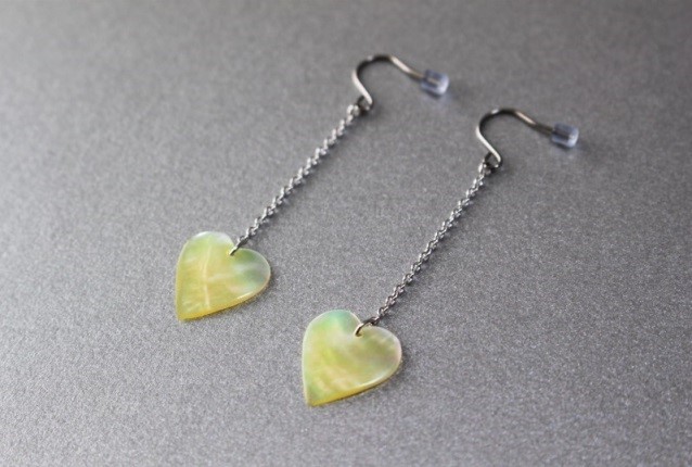 アクセサリー ピアス 貝 貝殻 三重県 伊勢志摩 志摩 志摩市 プレゼント ギフト 誕生日 貝細工 真珠貝 レディース チタン アコヤ貝 アコヤ / 貝のピアス【ハート】アコヤ