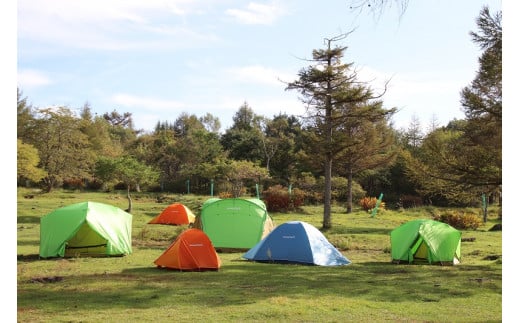 【霧ヶ峰キャンプ場】夏山霧ヶ峰ファミリープラン<霧ヶ峰キャンプ場利用券(持込テント1張・持込1タープ分・薪1セット),夏山リフト券(4人分)>／諏訪市観光課【58-01】