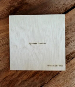 丸小皿 秋草 梨地赤溜 ［NF154］