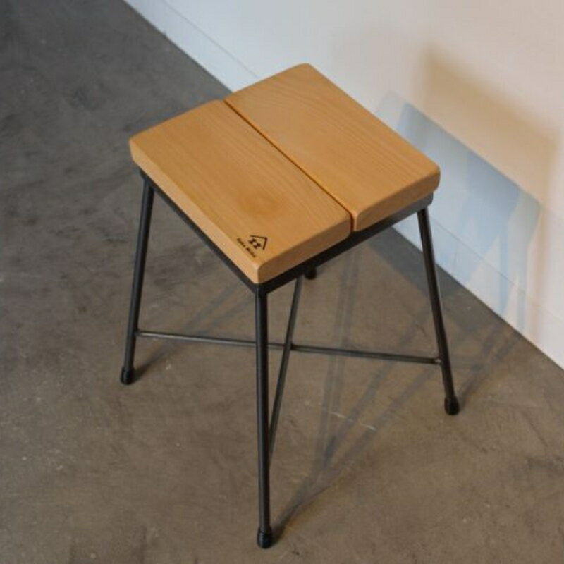 【ふるさと納税】BokuMokuあかね材スツール（幅34cm、奥行34cm、高さ43cm、座面22cm×22cm） / 田辺市 熊野 あかね材 紀州材 木 家具 スツール