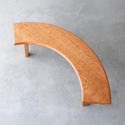 ふるさと納税 藤枝市 秋山木工のラウンドベンチ　ブラックチェリー材　W150xD30xH41cm |  | 01