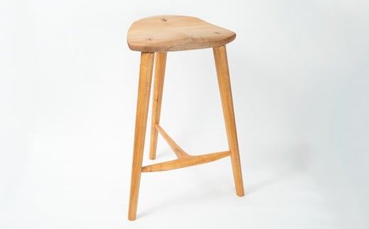 
木の椅子展入選作のハイスツール
