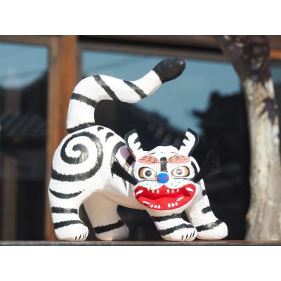 ふるさと納税 郡山市 【ふるさと納税】腰高とら(こしだかとら)Lサイズ 白色 伝統工芸品 張り子 干支 寅年 手づくり |  | 01