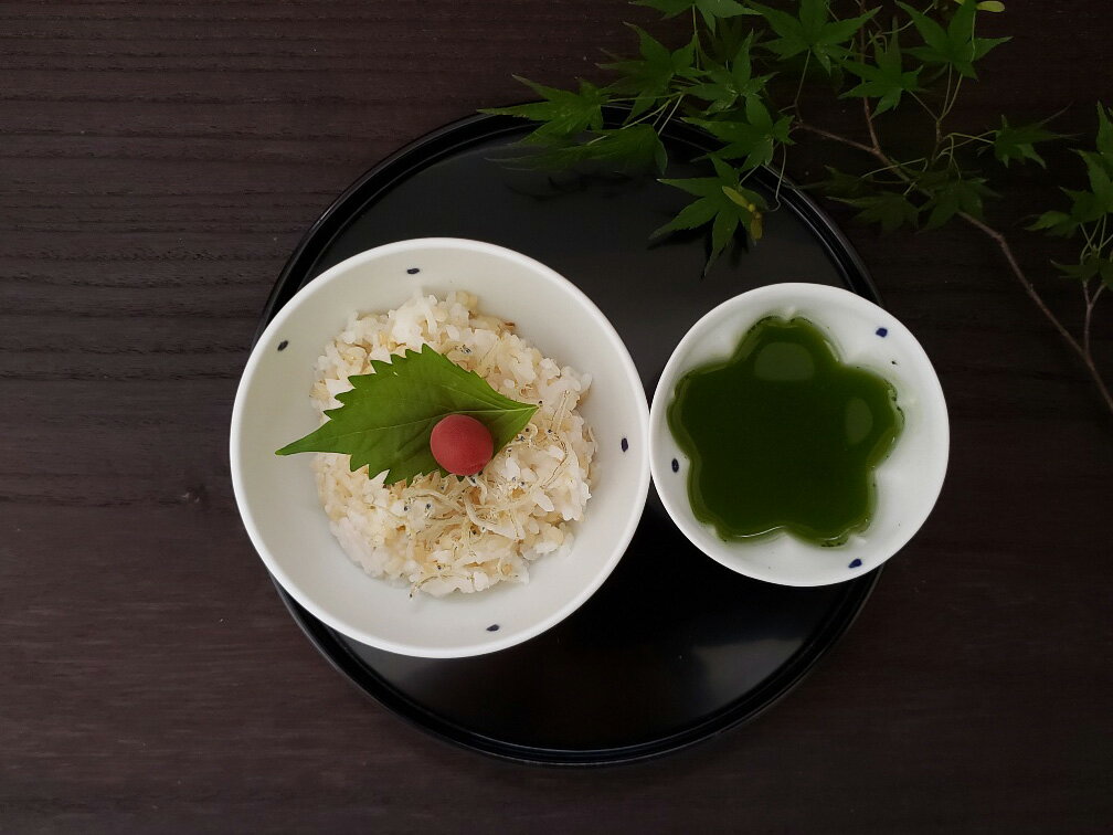 【ふるさと納税】ARITAYAKI MUTSU 輪花碗（中）・桜湯飲み 有田焼 お茶碗 ご飯茶碗 ゆのみ ごはん茶碗 湯呑 和食器 食器 うつわ 器 35000円 3.5万円 A35-391