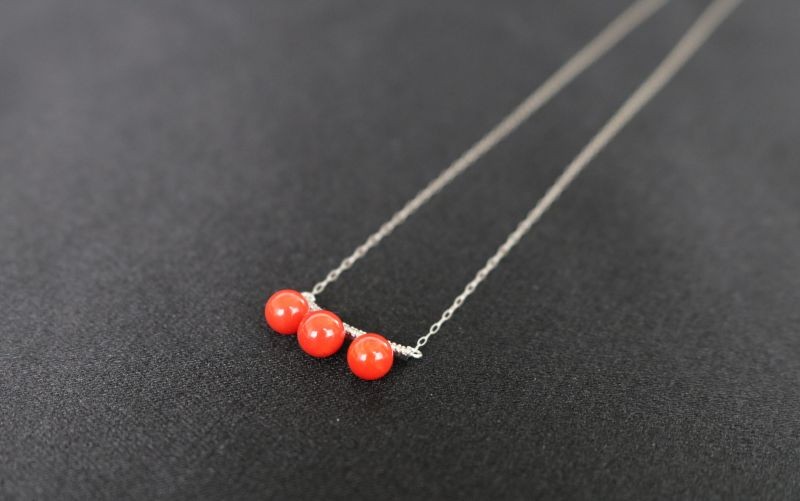 
            赤サンゴ 丸玉3連ペンダント | アクセサリー ジュエリー さんご 珊瑚 赤珊瑚 宝石サンゴ おすすめ 人気 プレゼント 贈答用 お祝い 誕生日 プレゼント クリスマス カジュアル レディース 女性 男性 メンズ シンプル バレンタイン ホワイトデー ふるさと納税プレゼント ふるさと納税アクセサリー 人気アクセサリー おすすめアクセサリー ダイヤモンド 故郷納税 高知県 室戸市
          