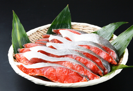 【天然鮭使用】約1kg 大ボリューム！こだわり仕込の天然紅サケ切身 【uot715-2】