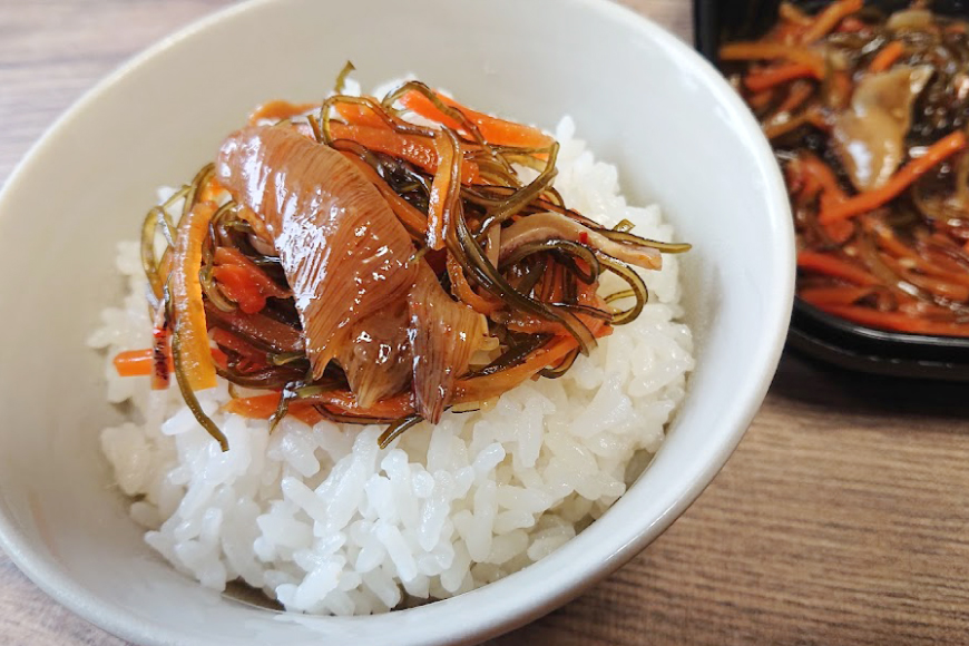 気仙沼産 ふかひれ入り 松前 しょうゆ漬け 150g ×2個 計300g [SUNPLUS 宮城県 気仙沼市 20565765] フカヒレ ふかひれ 松前漬け 三陸 おつまみ おかず ご飯のお供