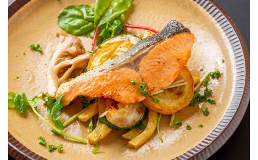 定塩・塩切身【大槌サーモン】約1.6kg ( 4～5切入り 真空パック ×4パック )