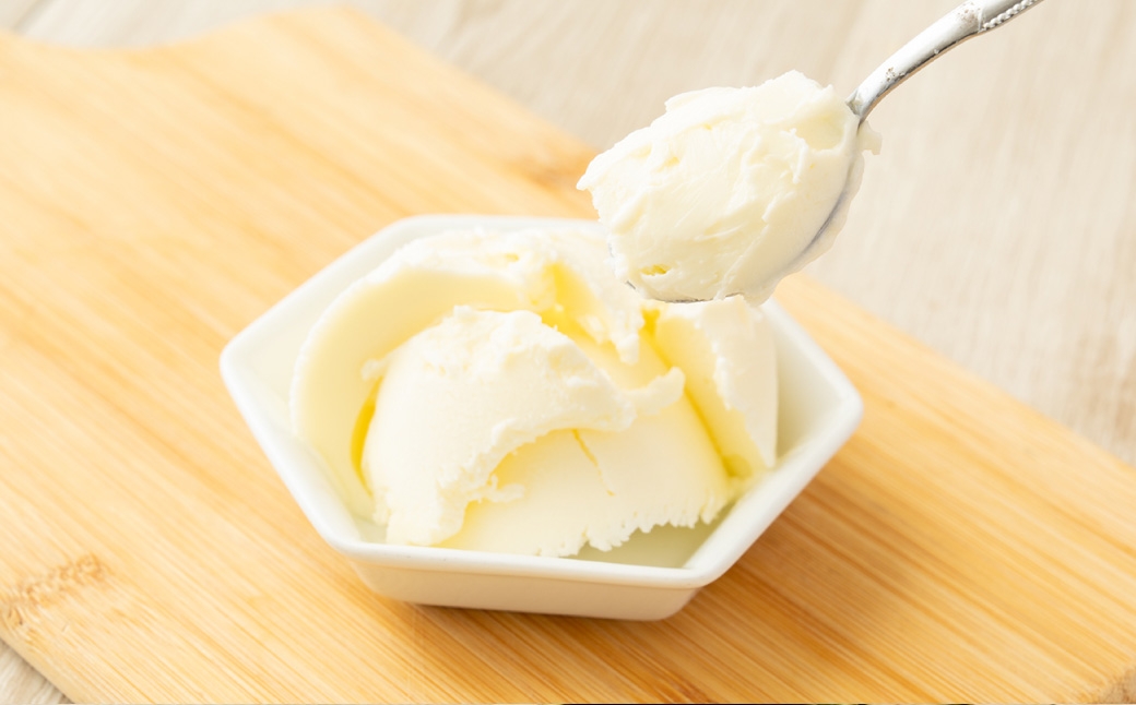 【2回定期便】 パンにおいしいよつ葉バター 100g×4個 セット 計8個