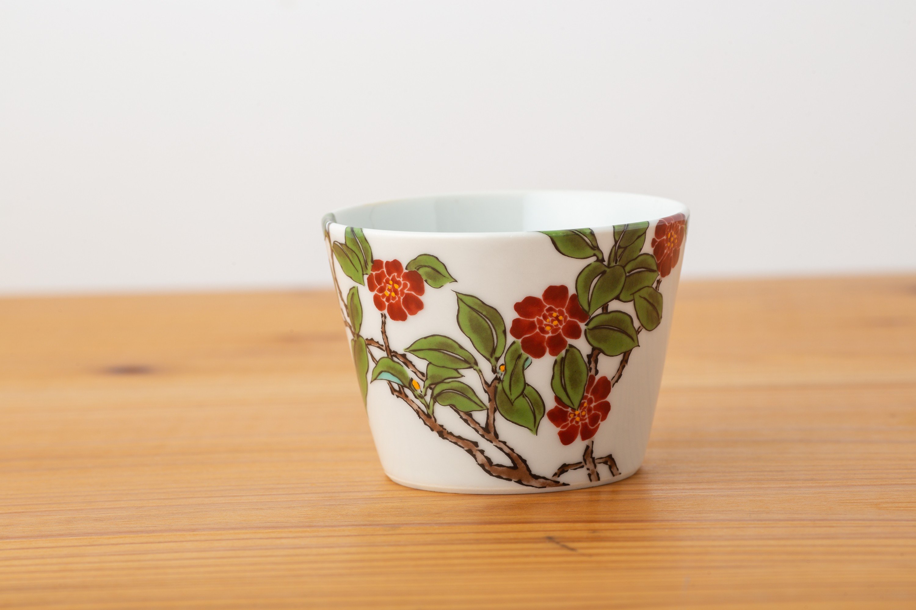 
                  有田焼 四季の宴 ミニそば猪口 ぐい吞み (つばき) 福泉窯 中山陶和堂
                