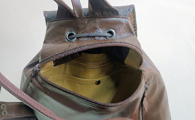 とっても軽い！　衣料革と手染め革の手作りリュック(焦げ茶) 鞄 カバン バッグ