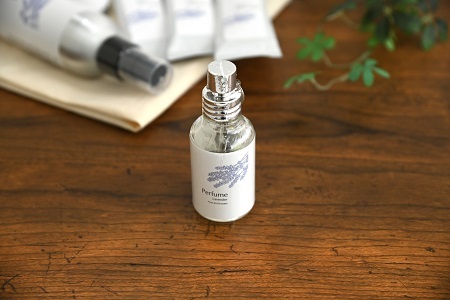 【予約受付：2026年11月下旬から発送】京丹波産ラベンダー 香水 30ml コスメ 京都 国産 植物エキス 化粧品 ラベンダー ※沖縄県へは配送不可。 [013SNT001]