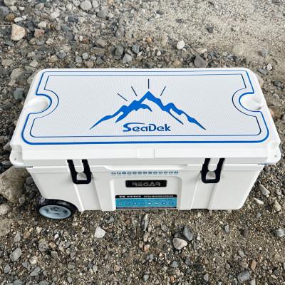 ふるさと納税 いなべ市 オリジナルマット(SeaDek)付ハードクーラーボックス　(サイズ:75L)　カラー:ホワイト |  | 02