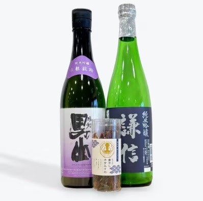 
                  糸魚川地酒 純米吟醸酒 720ml×2本 飲み比べセット ホタルイカ素干し付き【謙信 純米吟醸 根知男山 純米吟醸 新潟県 糸魚川市 四合瓶 おつまみ】
                