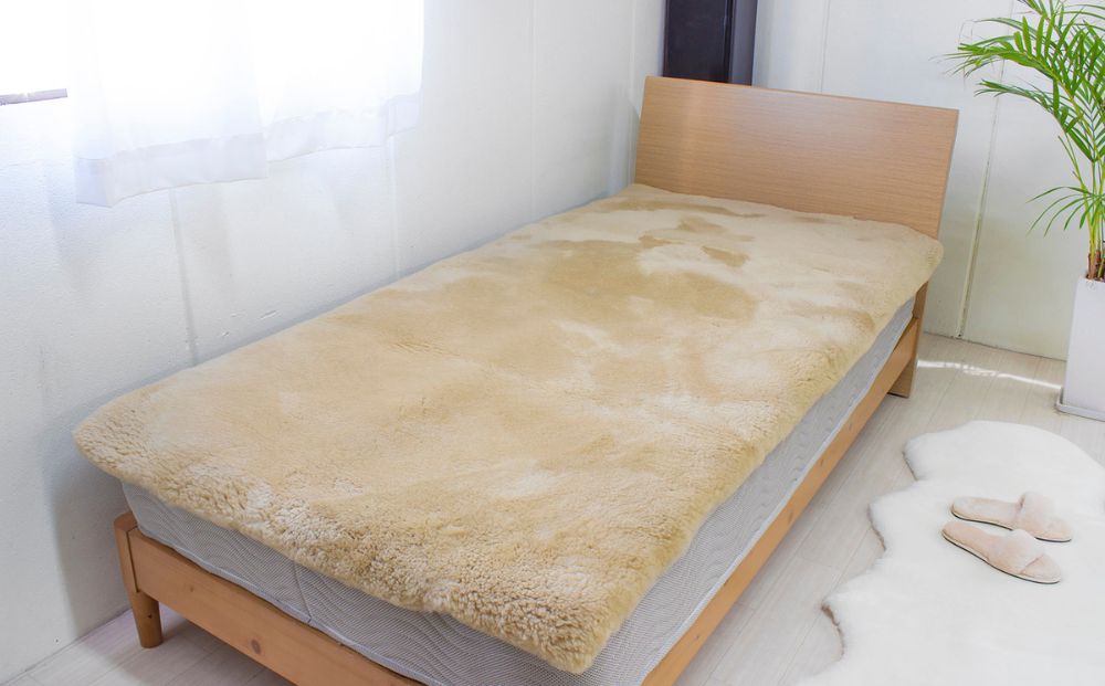 奈良 (株)マスダ製 ムートン シーツ ダブル ライトブラウン／ 寝具 ムートン 羊毛皮 羊毛 スプリングラム 100％使用 天然素材 オールシーズン 通年 贈り物 プレゼント 誕生日 記念日 株式会社マスダ 奈良県 宇陀市 ふるさと納税