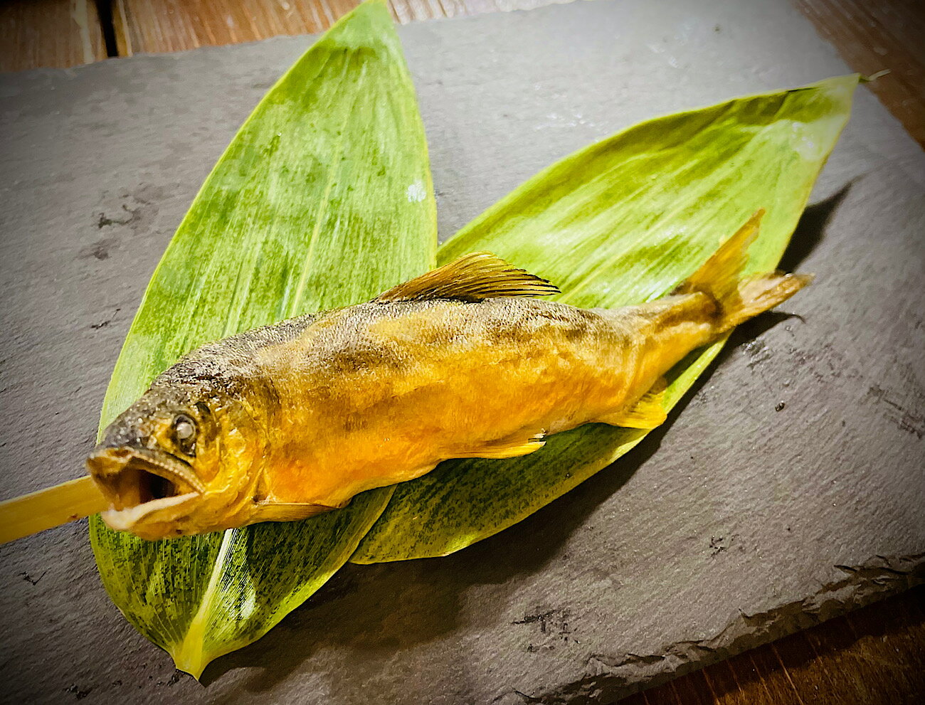 【ふるさと納税】温めるだけで名店の味《こまち鮎》鮎の塩焼き 3本【(有)鮎乃家】[M4202]