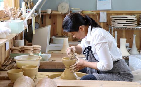 【波佐見焼】お花の盛り鉢と 小皿 のセット 白磁 取り皿 食器 大皿 【アトリエビスク】 [RD17]