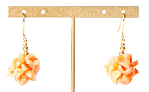 
                  ピンクサンゴのデザインピアス［K18アメリカンピアス］| アクセサリー ピアス ジュエリー 珊瑚 赤珊瑚 宝石 サンゴ プレゼント クリスマス バレンタイン カジュアル レディース シンプル 贈答用 人気 高価 貴重品 金 ゴールド おすすめ ふるさと納税ダイヤ ふるさと納税ピアス ふるさと納税サンゴ ふるさと納税宝石 ふるさと納税ジュエリー ふるさと納税アクセサリー 高知県 室戸市
                