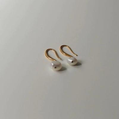ふるさと納税 渋谷区 [Cherieオリジナルピアス]pearl hook pierce |  | 02