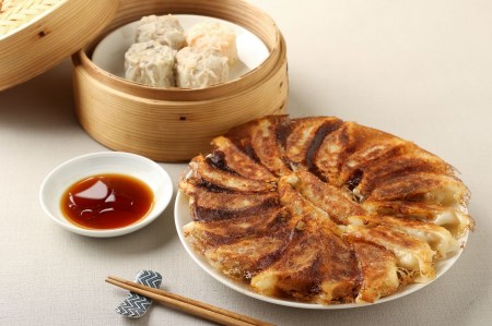 生餃子専門店「新家」の生餃子と大きな「しゅうまい」セット（餃子40個　しゅうまい15個） 