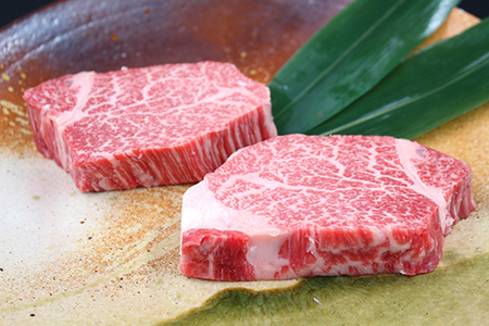 【8月発送分】極上近江牛ヒレステーキ【150g×2枚】【CB10U-8m】(近江牛 ステーキ すてーき 滋賀県産 ブランド和牛 牛 ギフト用 ステーキ肉 大人気ステーキ肉 高級ステーキ肉 最高品質 和